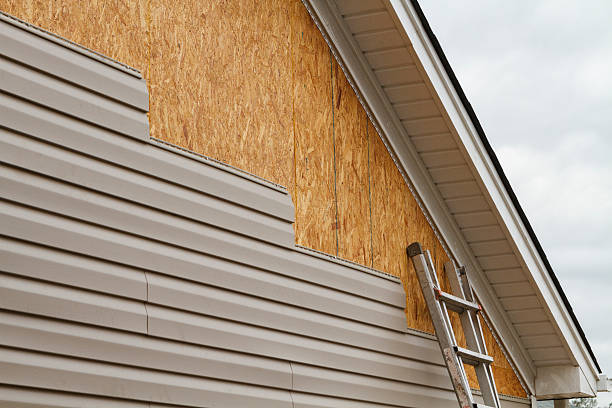 Professional Siding Inspection technician working in Inwood, NY